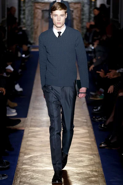 Look 28